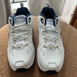 NIKE Air Monarch Size 11.5